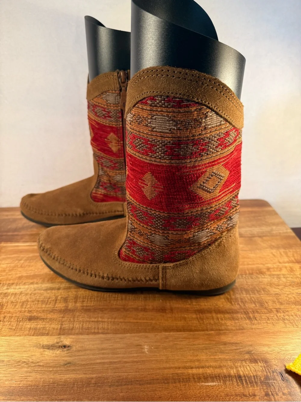 Minnetonka Moccasin, Baja Boot, Brown and Red Size 9 - Picture 2 of 10
